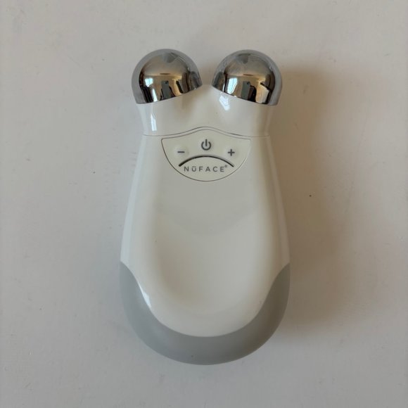 NuFACE Trinity Facial Toning Device + 10oz Aqua Gel Activator – Like New - Picture 3 of 7